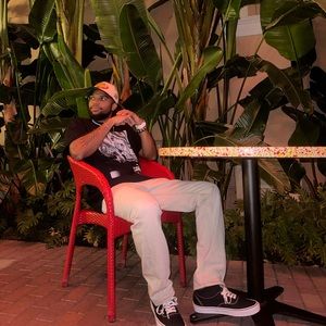 Meet your Posher, Charles